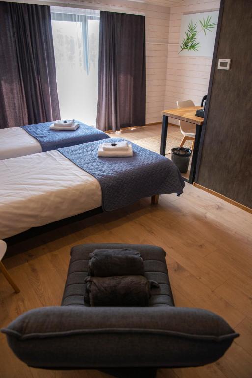 Kaheinimesetuba rõduga 3