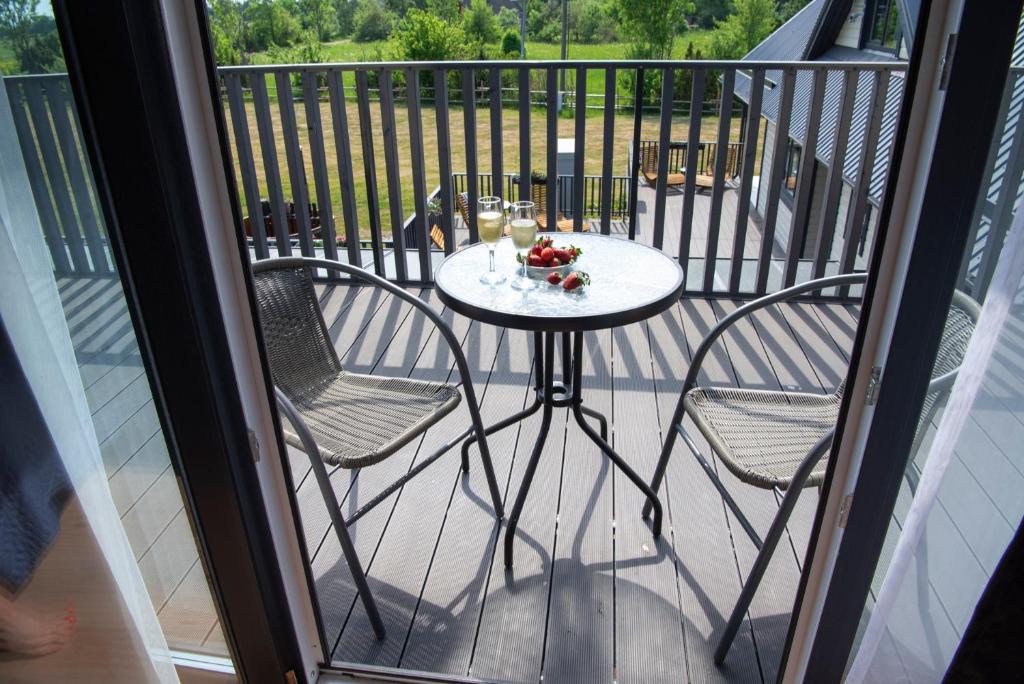 Kaheinimesetuba rõduga 2